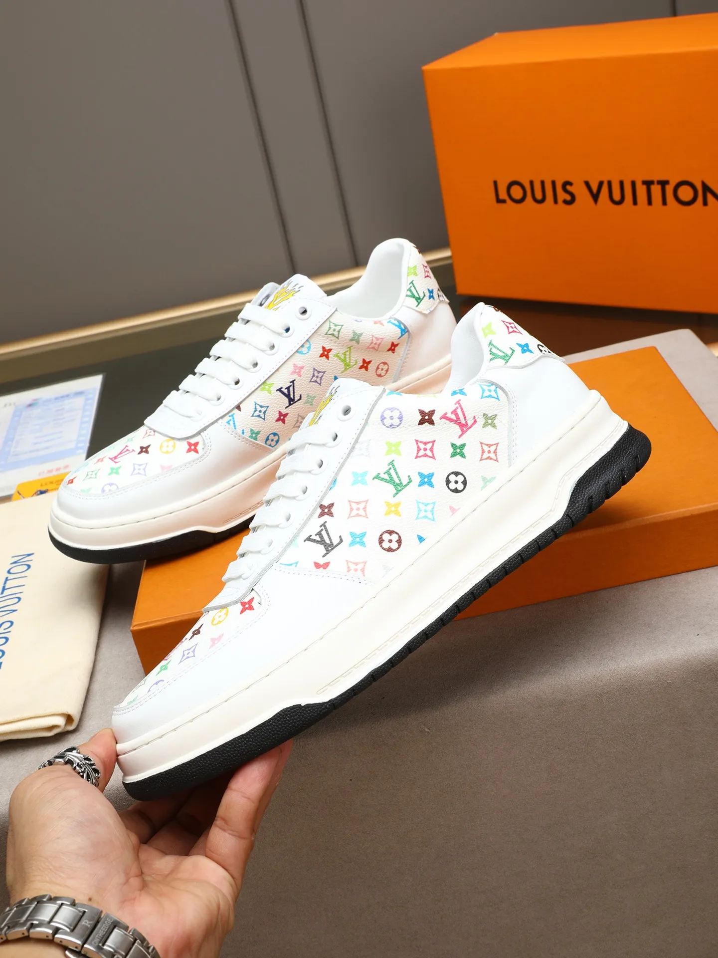 Mainly recommended model 👍👍👍P400 LOUIS VUITTON [Luden Yiwei] - LV upper imported first-layer cowhide combined with LV classic materials 🇩🇪 imported leather lining ➕ non-slip and wear-resistant outsole. Every man's identity is reflected in his elegant and stable upper shoes🚶🏻🚶🏻📯 No matter the wind or rain, the shoe last remains unchanged and can stand the test of time🔍️. ——Code number: 38-44 (45 can be customized)
